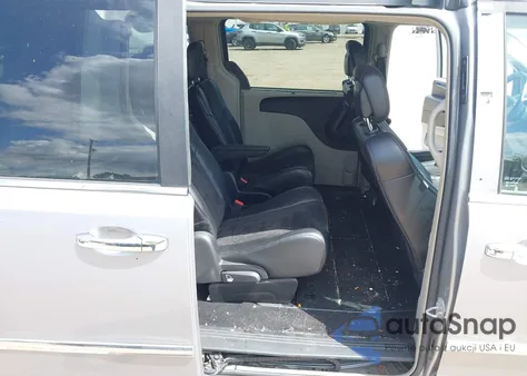 2016 Chrysler Town & Country Limited z USA, uszkodzony, nr VIN 2C4RC1JG8GR111265